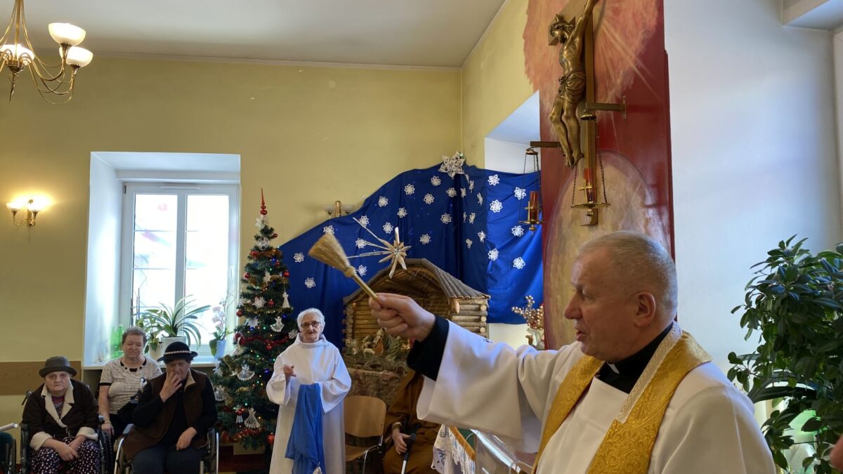 KOLĘDA, Caritas, zakład, ZOL GRYBÓW, opieka zdrowotna dla starszych, leczenie, rehabilitacja, zakład opiekuńczy, Grybów, usługi medyczne, pacjenci, zdrowie, opieka długoterminowa, wsparcie