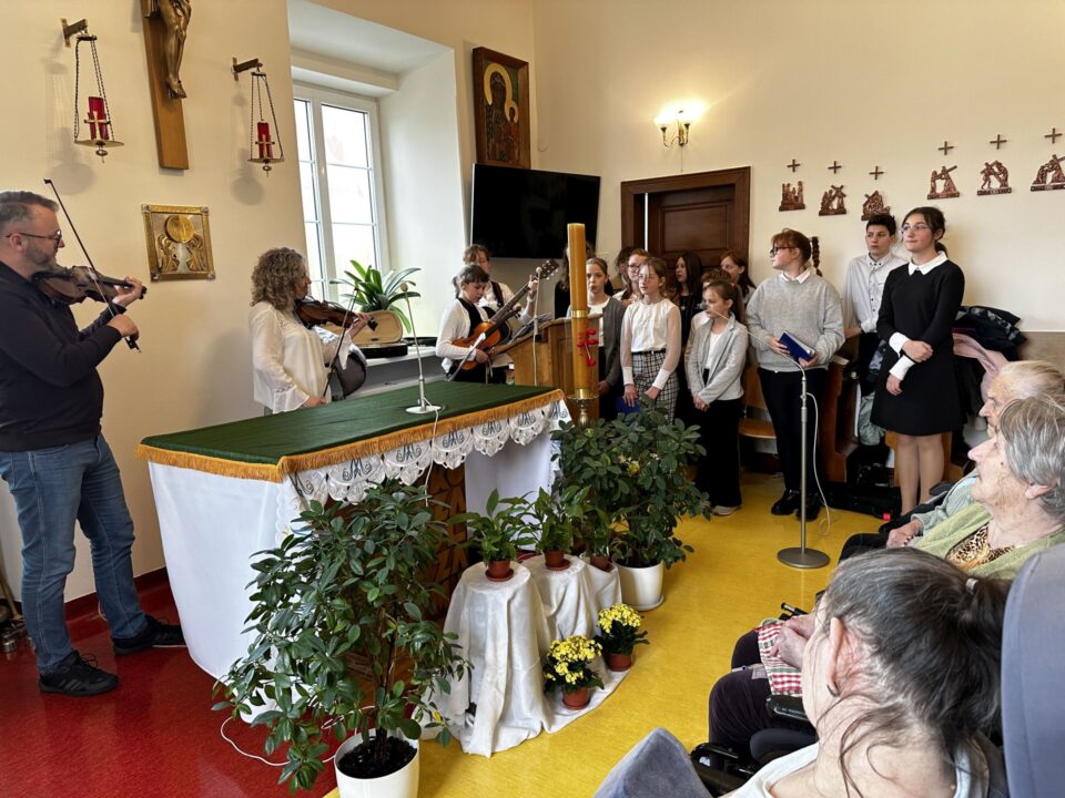 Jasełka, Caritas, zakład, ZOL GRYBÓW, opieka zdrowotna dla starszych, leczenie, rehabilitacja, zakład opiekuńczy, Grybów, usługi medyczne, pacjenci, zdrowie, opieka długoterminowa, wsparcie